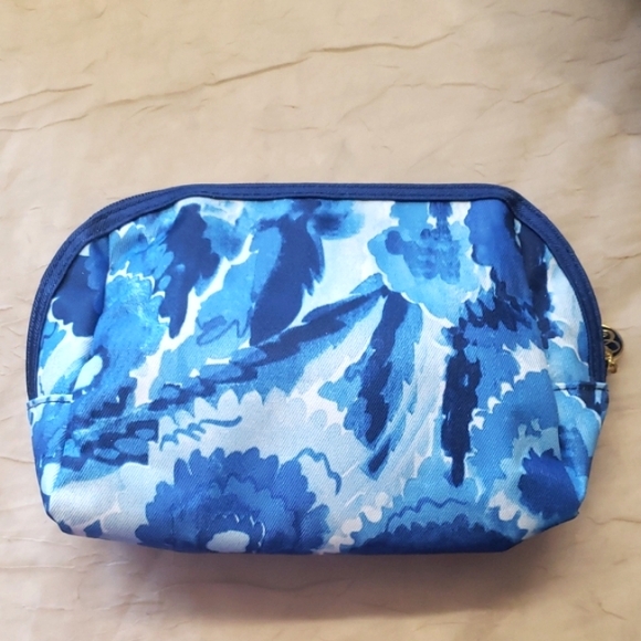 Estee Lauder Floral Blue Cosmetic Bag. - Picture 1 of 12